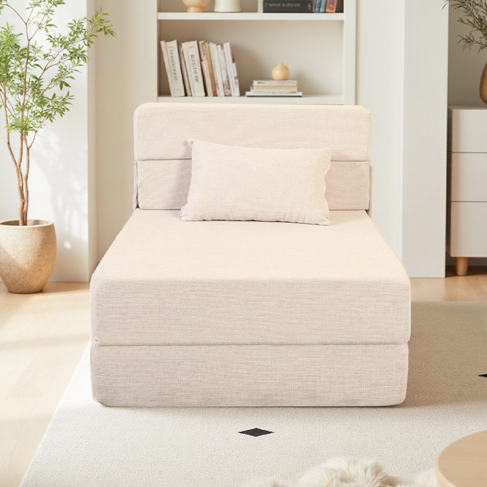 Bijela sofa na rasklapanje