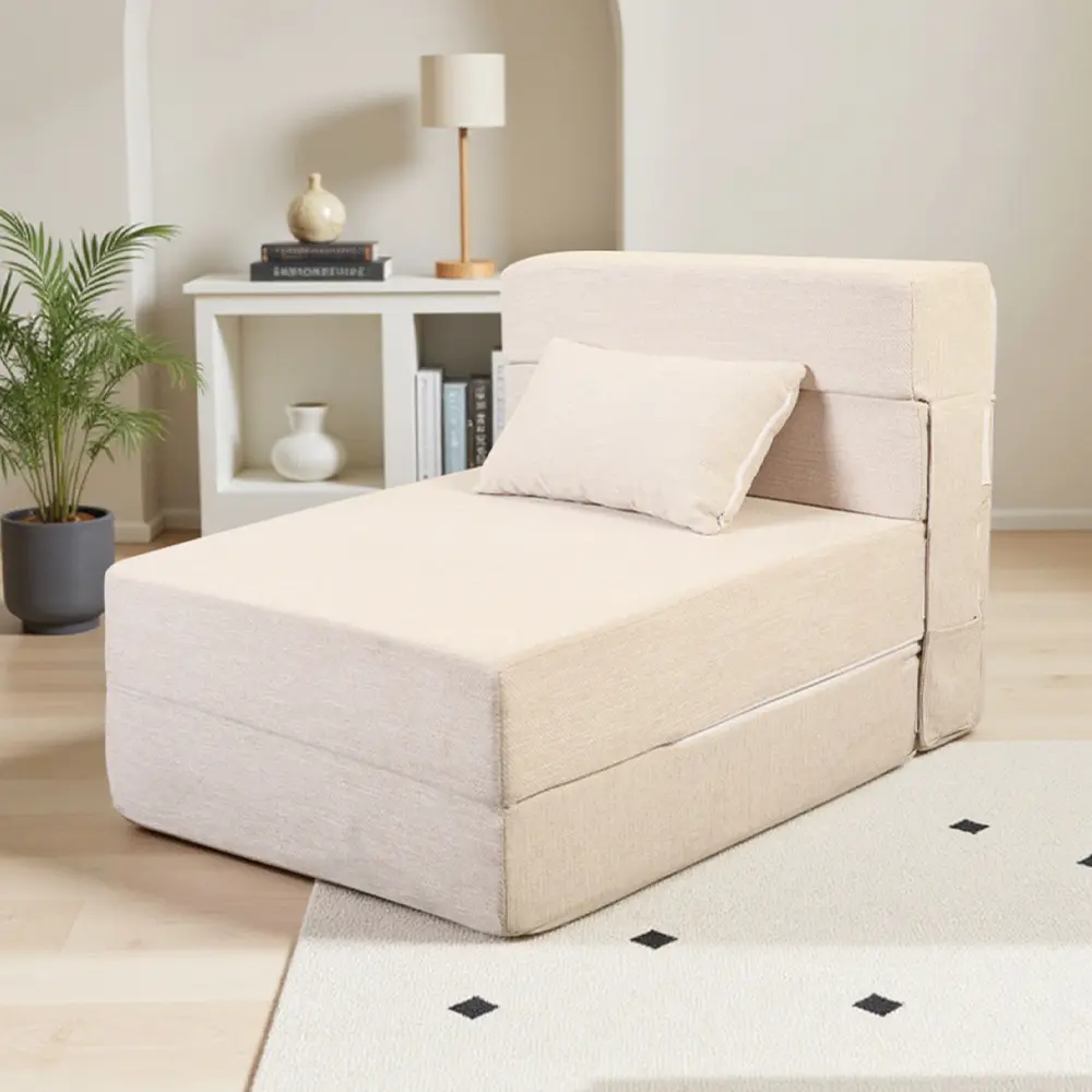 Bijela sofa na rasklapanje